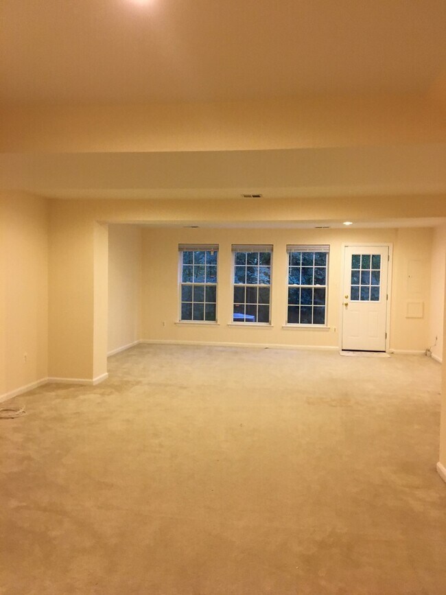Foto del edificio - SPACIOUS TOWNHOUSE IN GERMANTOWN