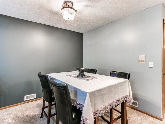 Building Photo - 2 br, 2 bath Condo - 8146 Dellwood Dr