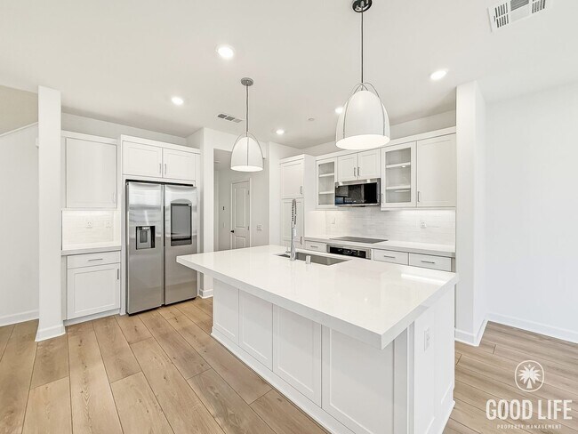 Building Photo - Stunning 3B/2.5BA Townhome in San Marcos A...