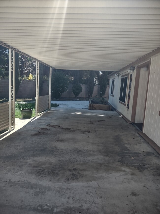 Building Photo - 512 De Soto Dr