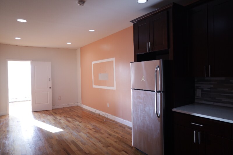 Primary Photo - 3126 Jerome Ave