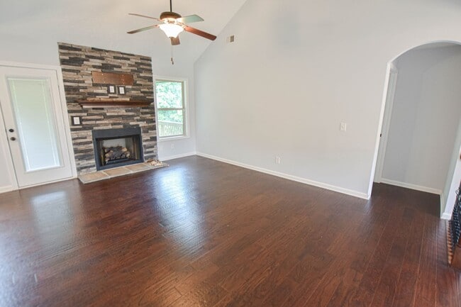 Foto del edificio - Four Bedroom in Liberty Park!