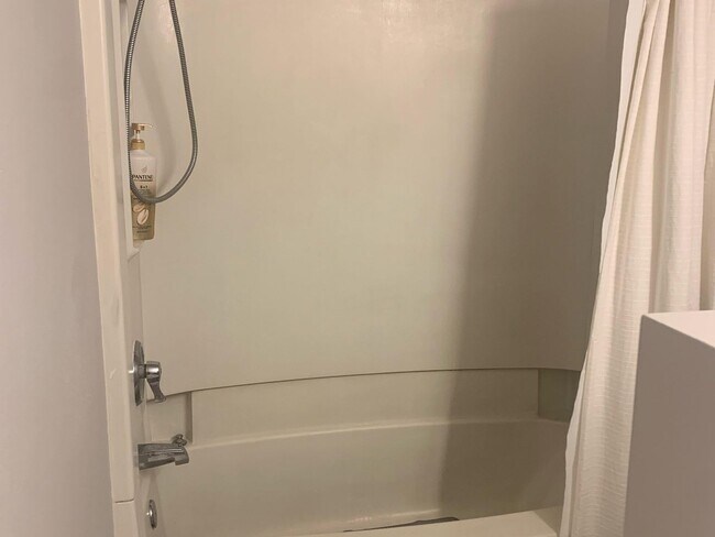 Foto del edificio - 2 Bedroom Single Family Home in Ewa Beach