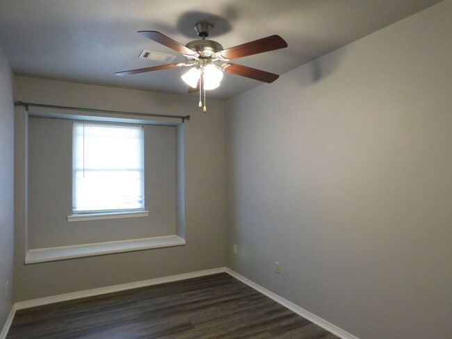 Building Photo - 3 bedrooms, 2 baths Van Buren AR