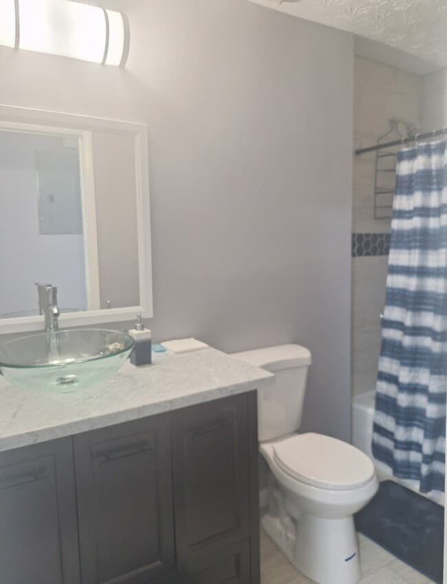 Building Photo - 525 Transit Cir