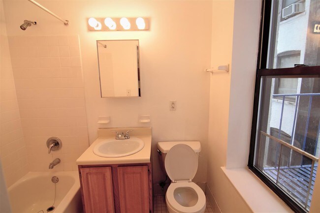 Building Photo - 206 East 67th Street
