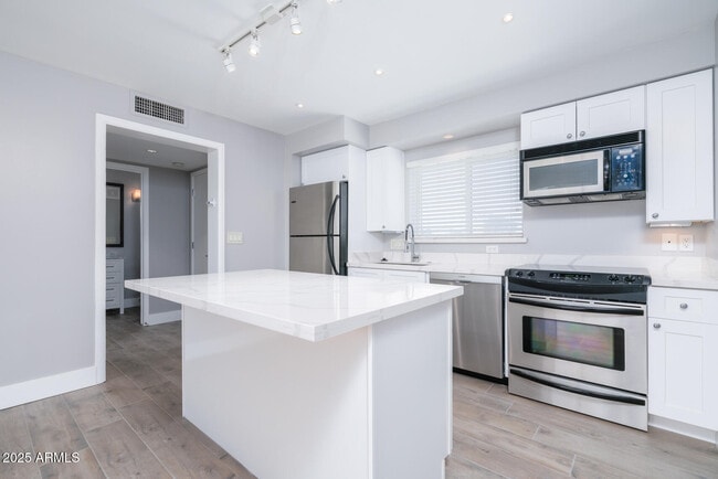 Foto del edificio - 7601 E 2nd St