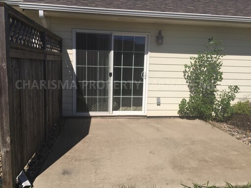 Foto del edificio - 2 BDS, IN BRANDON, TOWN HOME, ATTACHED GAR...