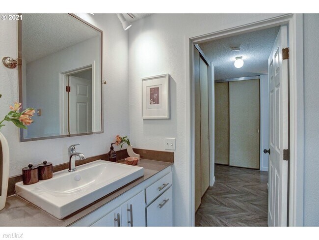 Building Photo - 45 Eagle Crest Dr