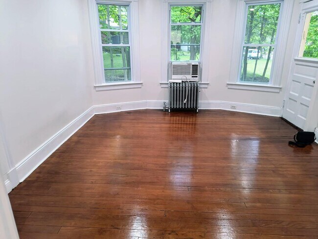 Foto del edificio - 69 N Saddle River Rd