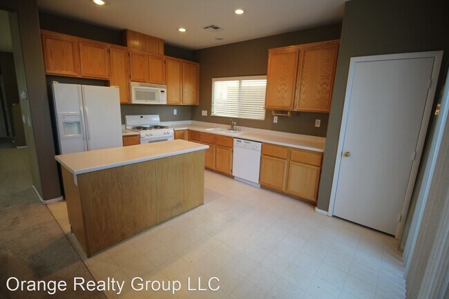 Building Photo - 3 br, 2.5 bath House - 924 Purdy Lodge Street