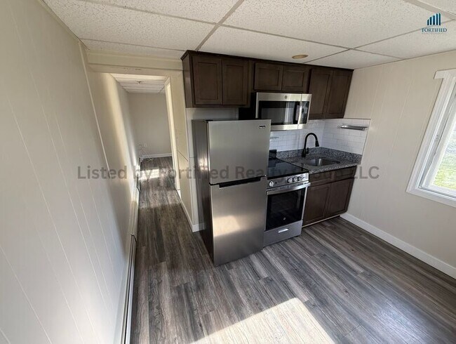 Building Photo - 1975 County St