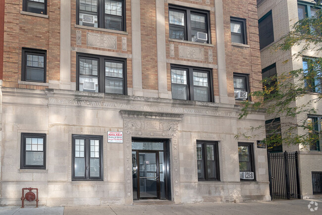 Building Photo - 511 W Belmont Ave