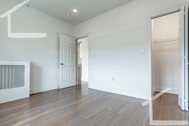 Building Photo - NEWLY RENOVATED FENWAY 2 BED FOR JUNE 1ST,...