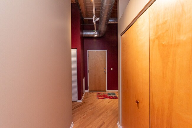 Foto del edificio - 1741 N Maplewood Ave