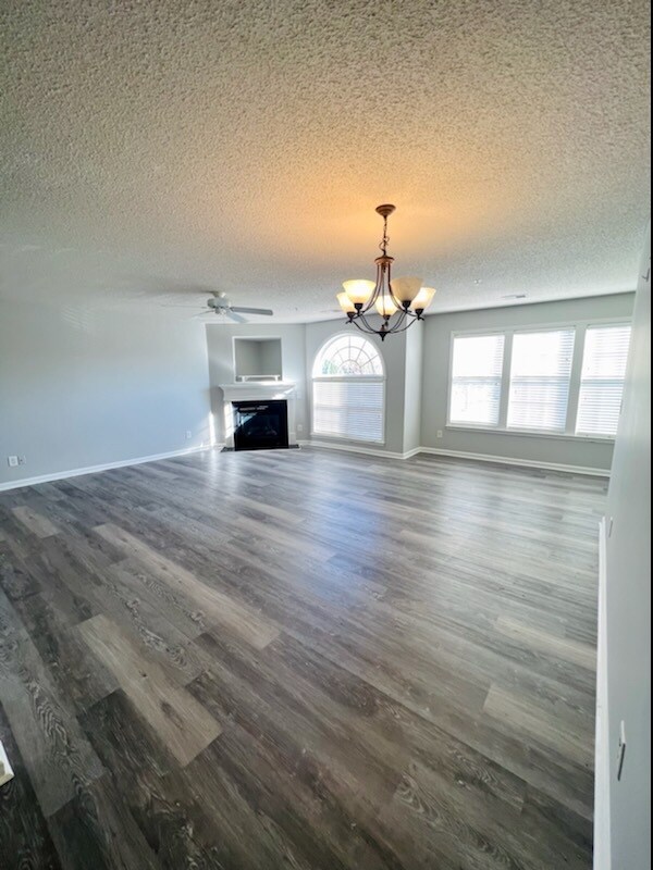 Foto del edificio - 6109 Hedgecock Cir