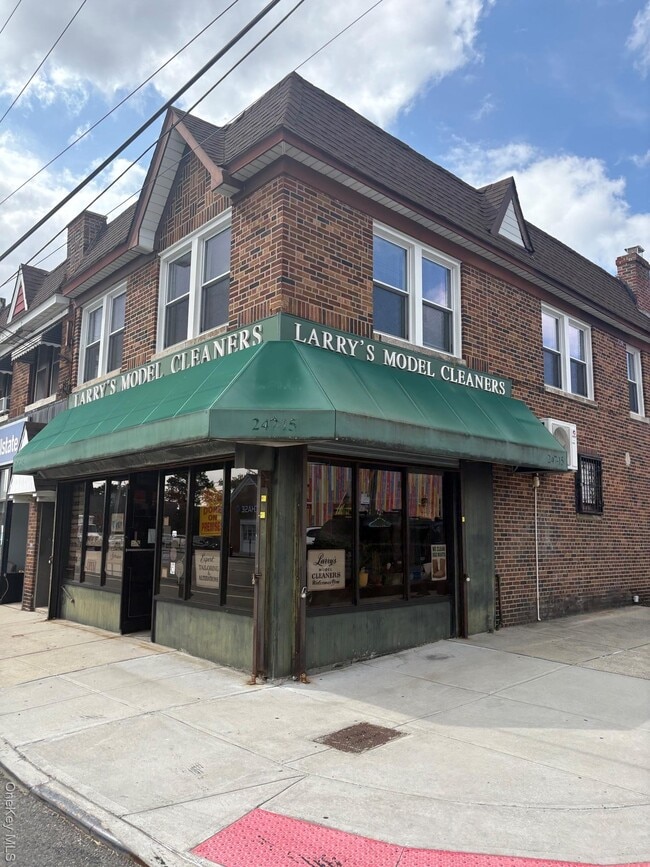 Building Photo - 247-15 Jericho Tpke