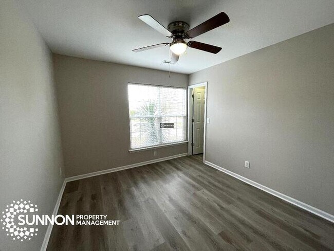 Building Photo - Newly Remodeled 3 Bed/2 Bath near Harrisburg!