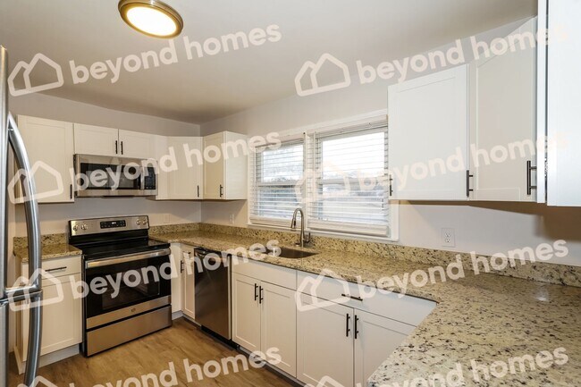 Building Photo - Beautifully renovated 3 bed, 2.5 bath home...