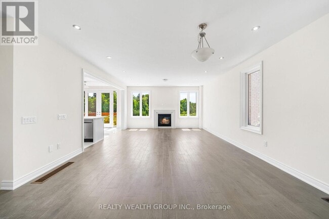 Building Photo - 261 Seaview Heights