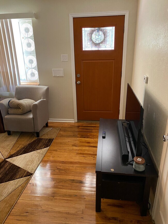 Front door living room - 2309 Osceola St