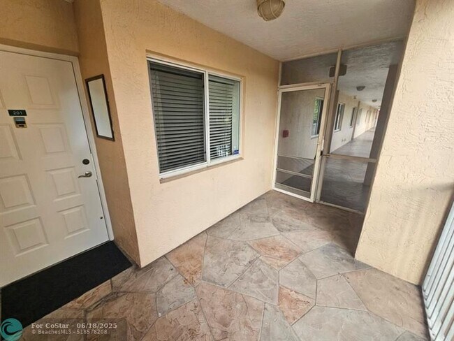 Foto del edificio - 9537 Weldon Cir