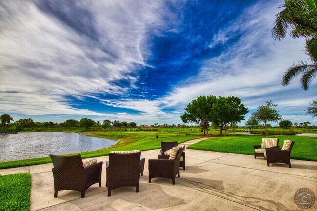 Building Photo - Seasonal Short-Term 3-Bedroom 2-Bath Condo...