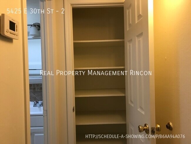 Building Photo - Central Tucson - Close to Everything!