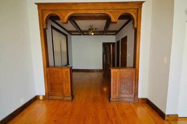 Building Photo - 2152 W Division St