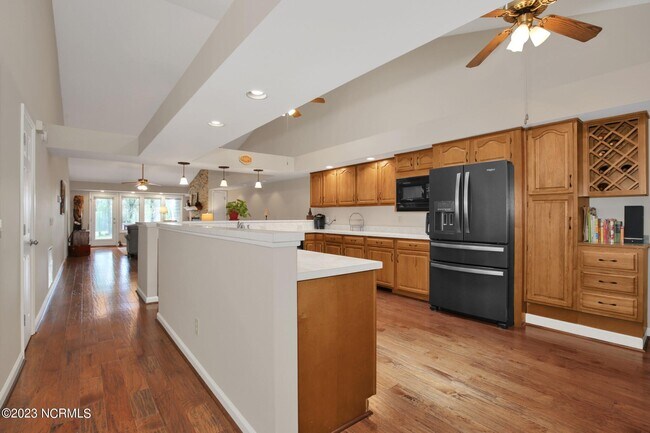 Foto del edificio - 203 Cove Ct