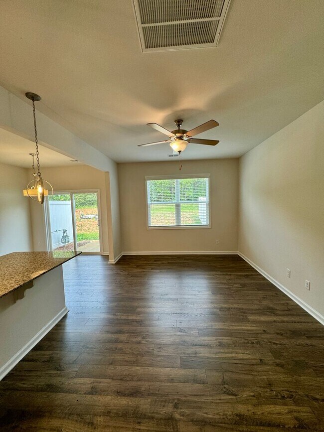 Foto del edificio - 3BR/2BA Townhouse in The Townes at Sherrills Ford