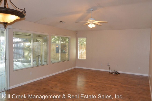 Foto del edificio - 3 br, 2.5 bath House - 4236 W. Redding