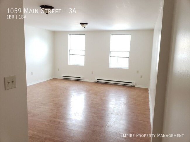 Building Photo - 1059 Main St