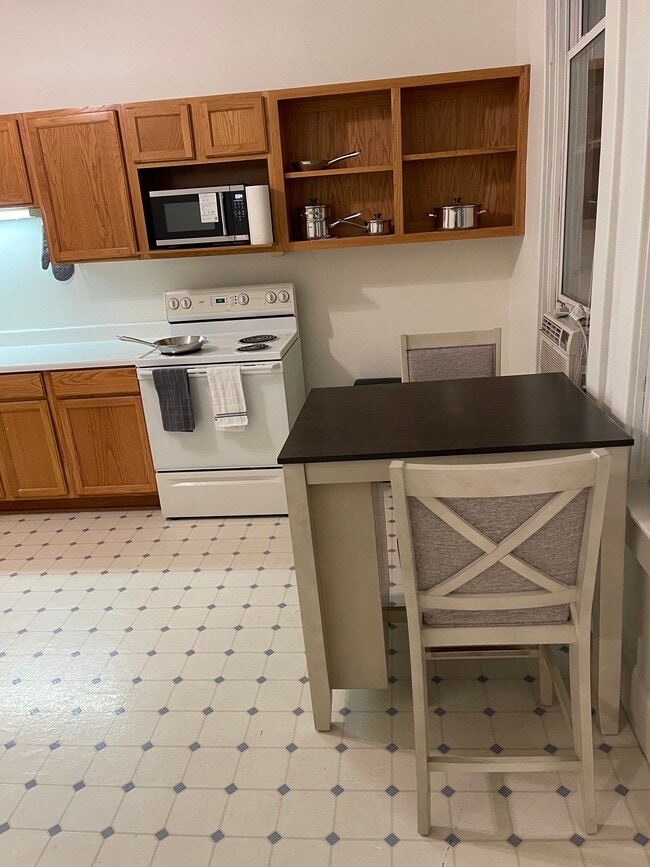 Building Photo - 106 N Main St