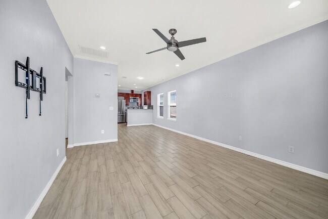 Foto del edificio - Welcome to this charming Craftsman-style residence nestled in the serene community of Lake Conroe...