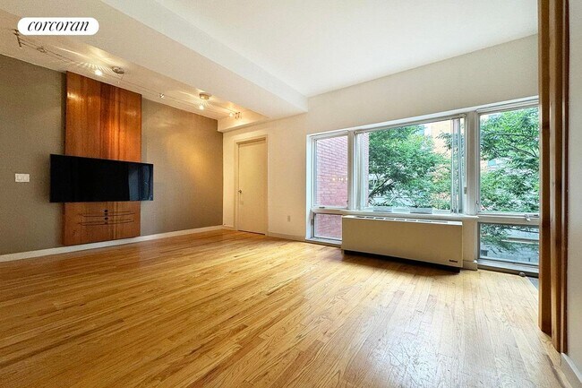 Building Photo - 304 W 115th St