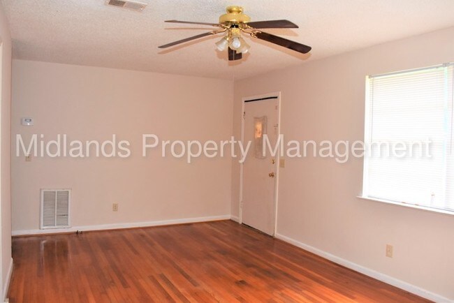 Foto del edificio - 213 Saddletrail Road