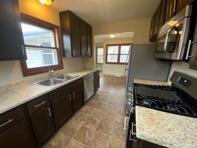 Building Photo - 6069 Woody Ln NE
