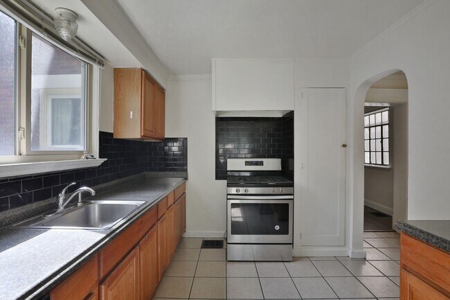 Building Photo - 108 Frambes Ave
