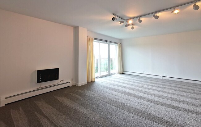 Living, Dining room - 2 - 1567 Ridge Ave