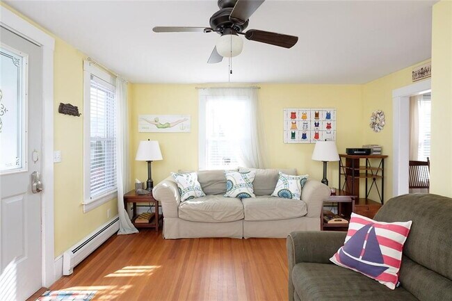 Foto del edificio - Winter Rental, Spacious Coastal Retreat Ju...