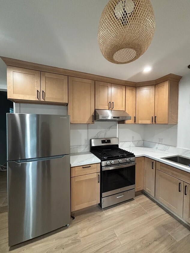 Primary Photo - 4022 W 130th St