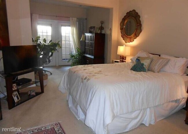 Building Photo - 2 br, 2 bath Condo - 7110 Ravenscroft Rd