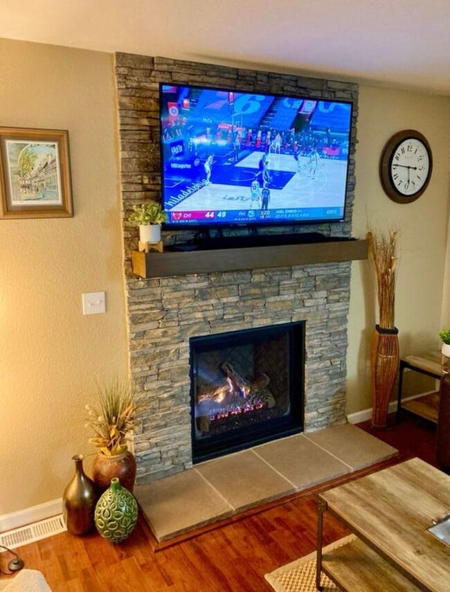 Building Photo - Newly Updated 3 Bedroom 3 Bath Home in Cov...