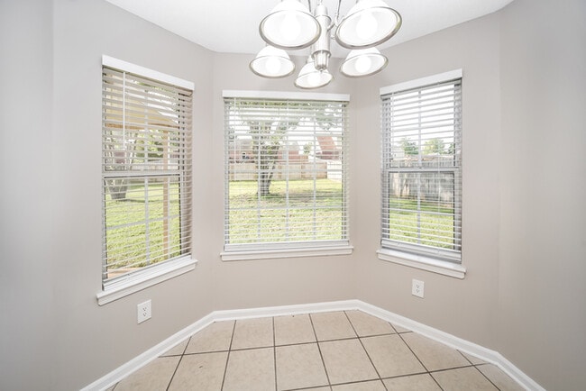 Foto del edificio - 4188 Ravenwood Dr N