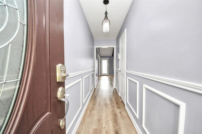 Building Photo - 1611 Wildgrove Dr