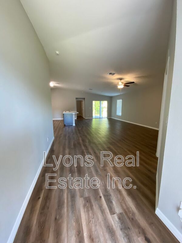 Foto del edificio - 2343 Briarwood St