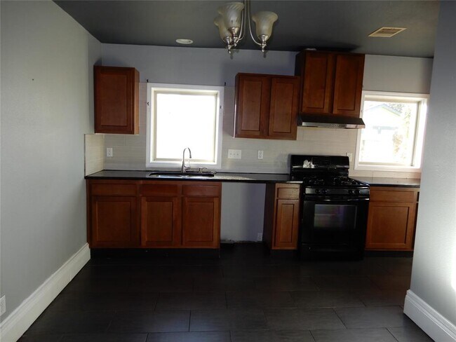 Building Photo - 3507 Gano St
