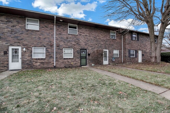 Building Photo - 1226 Woodbrook Cir W