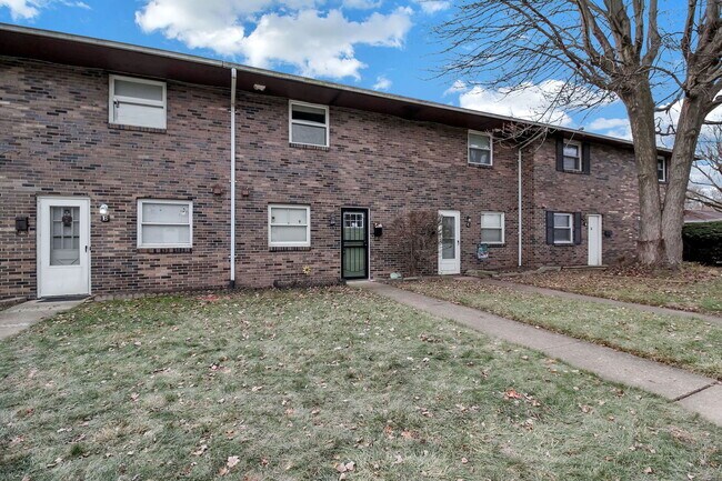 Foto del edificio - 1226 Woodbrook Cir W